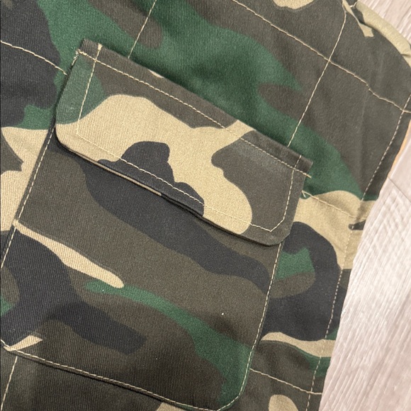 Adult Hooded Camo Vest - Green Camouflage - Picture 4 of 7